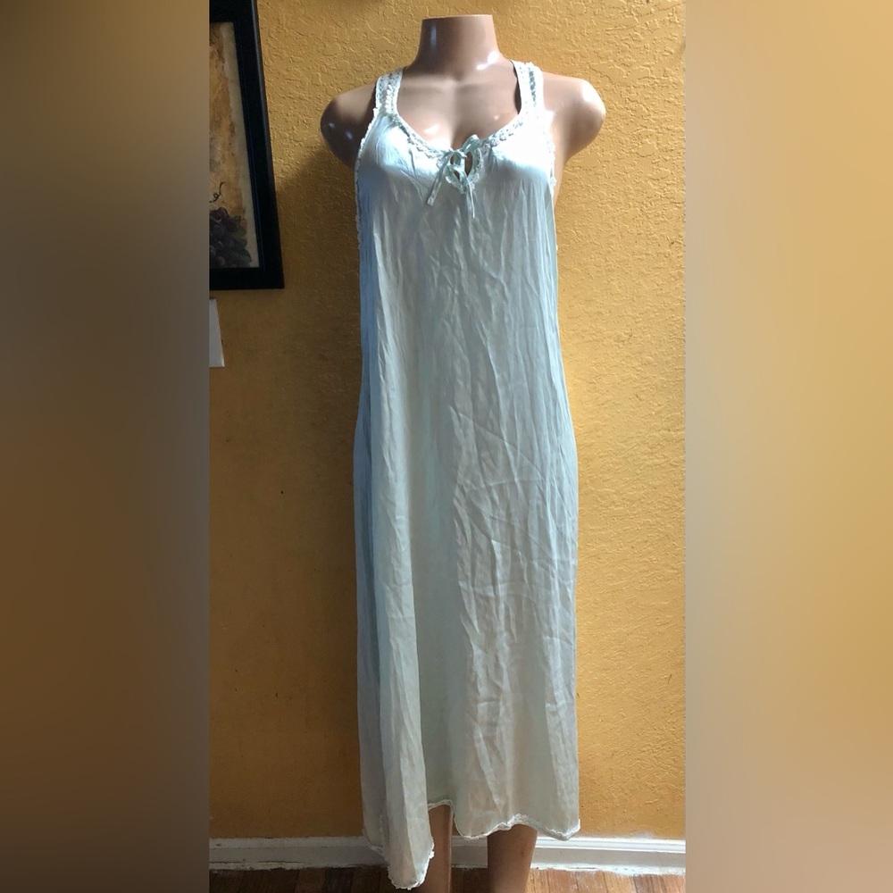 Chic White Lace-Accented Chemise